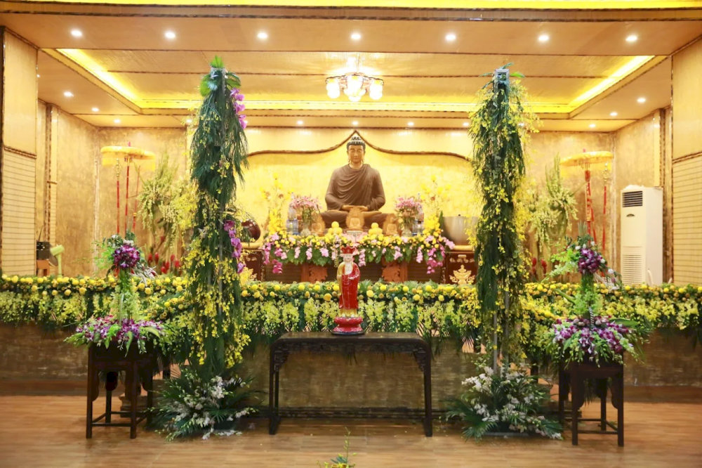 Tượng Phật trang nghiêm 